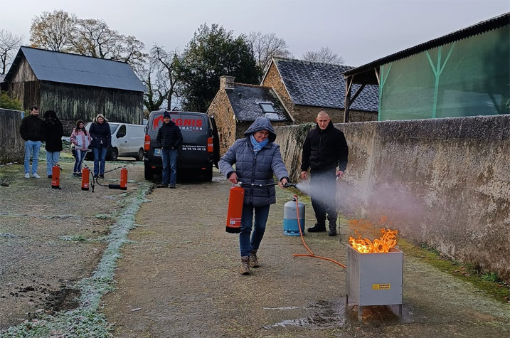 Exercice d'utilisation d'un extincteur
